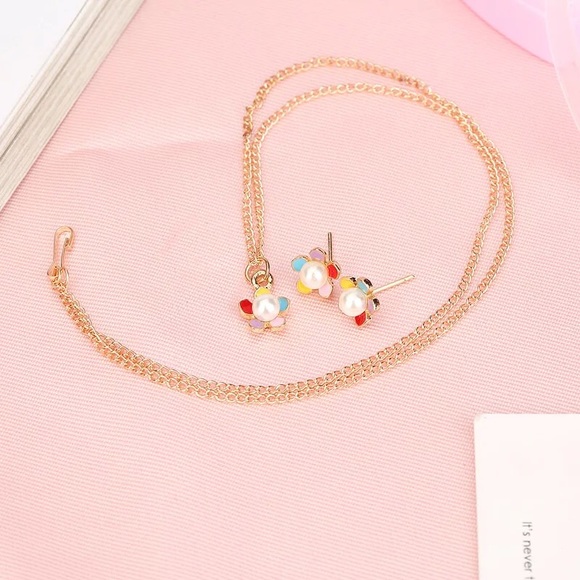 Flowers with Pearl Jewelry Set - Picture 2 of 5